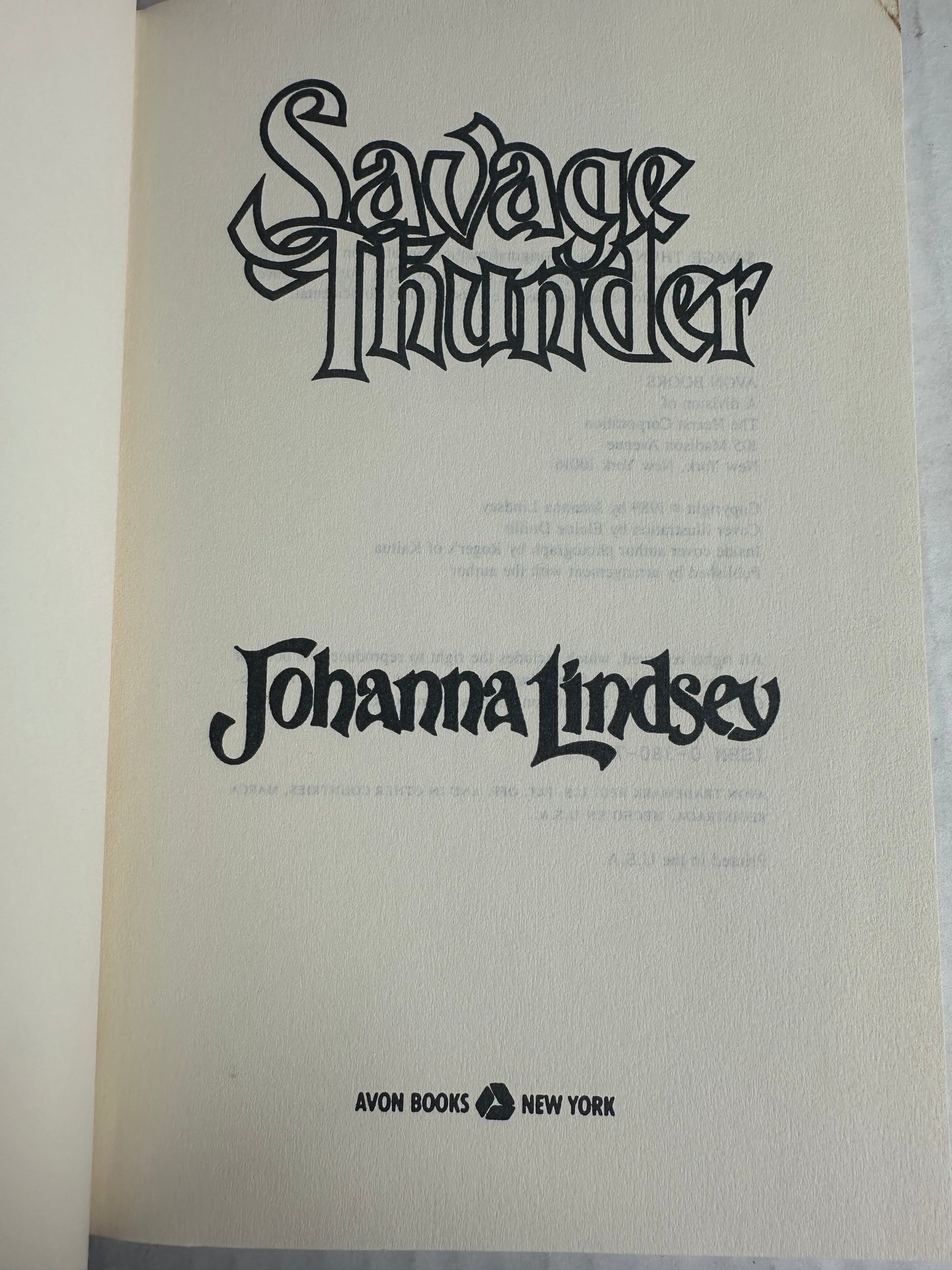 Savage Thunder Johanna Lindsey 1989